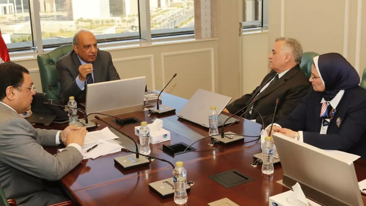 عاجل: وزير الكهرباء يكشف خطة ثورية لتحويل مصر لمركز طاقة إقليمي… هدف 42% طاقة متجددة بحلول 2030!