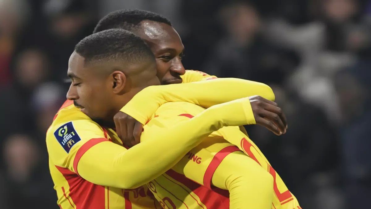 صادم: لنس يحطم تولوز بثلاثية قاسية ويهرب بصدارة الدوري الفرنسي... هل ينهي حلم باريس؟