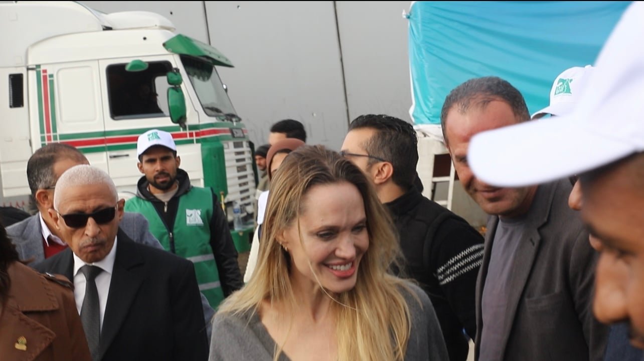 التحدث مع سائقي الشاحنات 