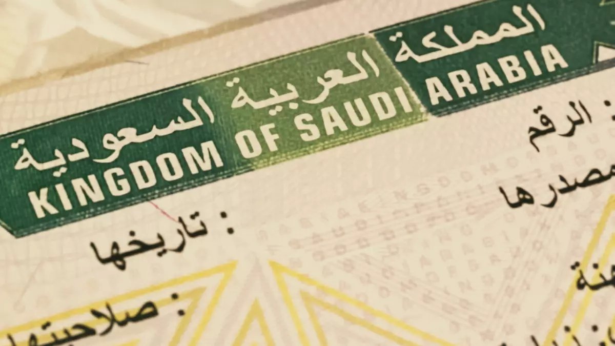 عاجل: 6 شروط قاتلة تحرم المقيمين من استقدام أهلهم في السعودية - آلاف الأسر في صدمة!