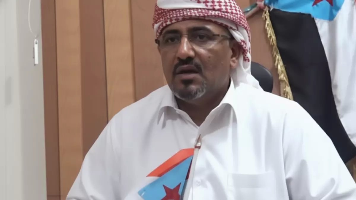 عاجل: الزبيدي يُفجّر قنبلة الانفصال… مرحلة انتقالية لتقسيم اليمن خلال سنتين!