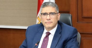 محافظ الجيزة يجرى حركة تكليفات موسعة لنواب رؤساء الأحياء والمراكز والمدن