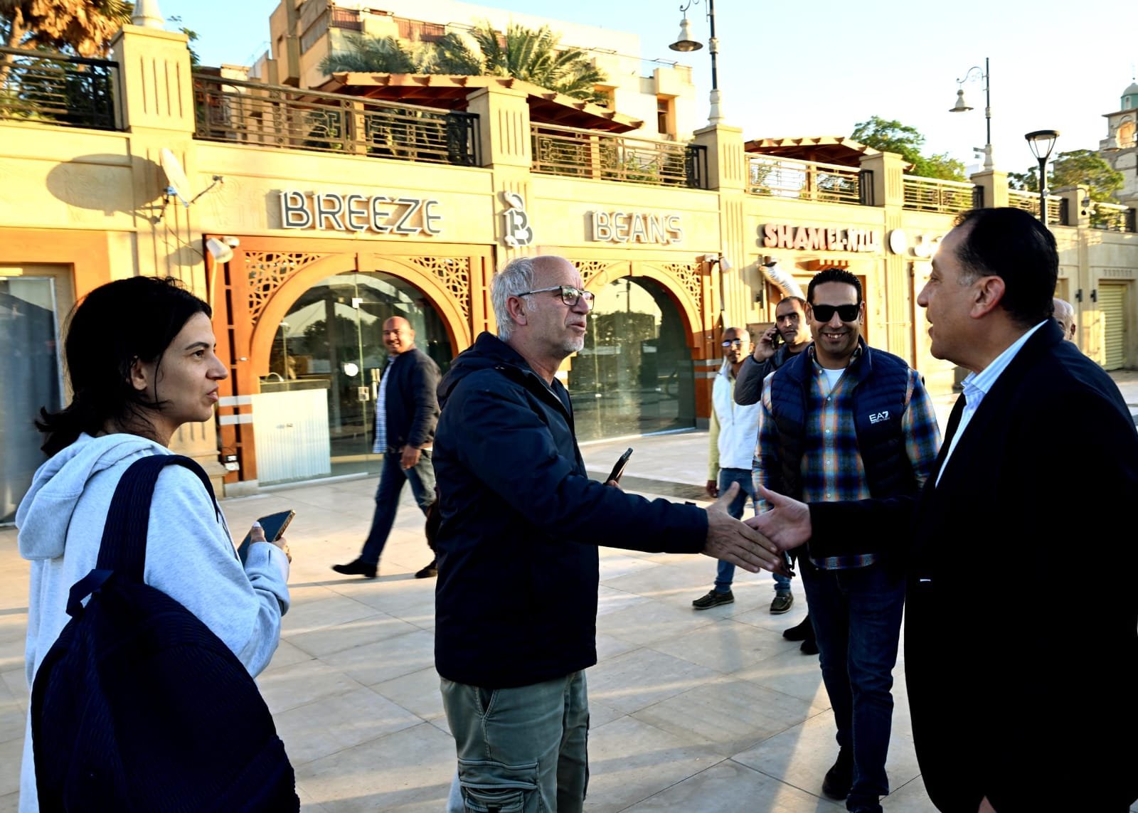 رئيس الوزراء يتفقد أعمال تطوير كورنيش النيل بالأقصر (3)