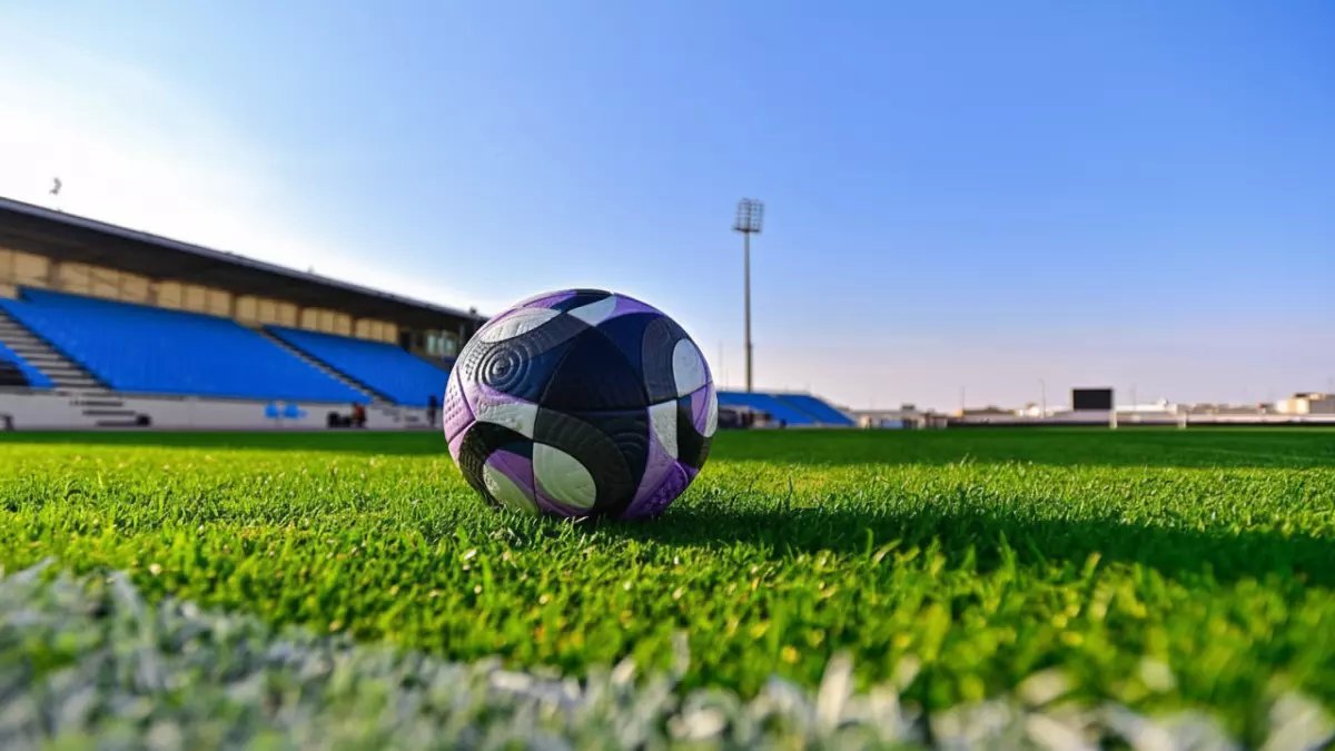 عاجل: الهلال على بُعد 90 دقيقة من اقتناص الصدارة من النصر... هل يسقط ضمك في فخ العملاق الأزرق؟