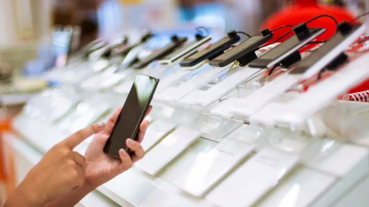 عاجل: مصر تحدث ثورة صناعية! إنتاج 10 ملايين هاتف محلياً يكسر الاحتكار العالمي