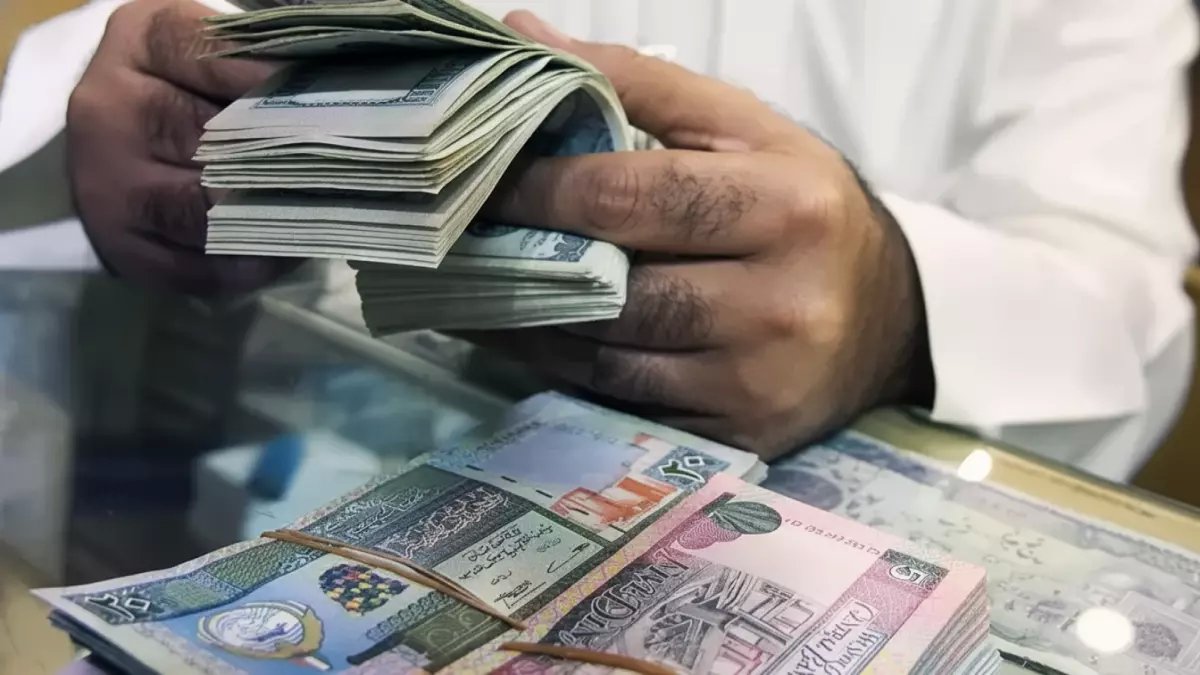 عاجل: فروقات صادمة في أسعار الدينار الكويتي... أي بنك يعطي أفضل صفقة اليوم؟
