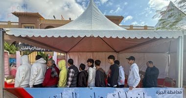 رغم برودة الطقس.. استمرار توافد الناخبين على لجان جولة الإعادة بالهرم