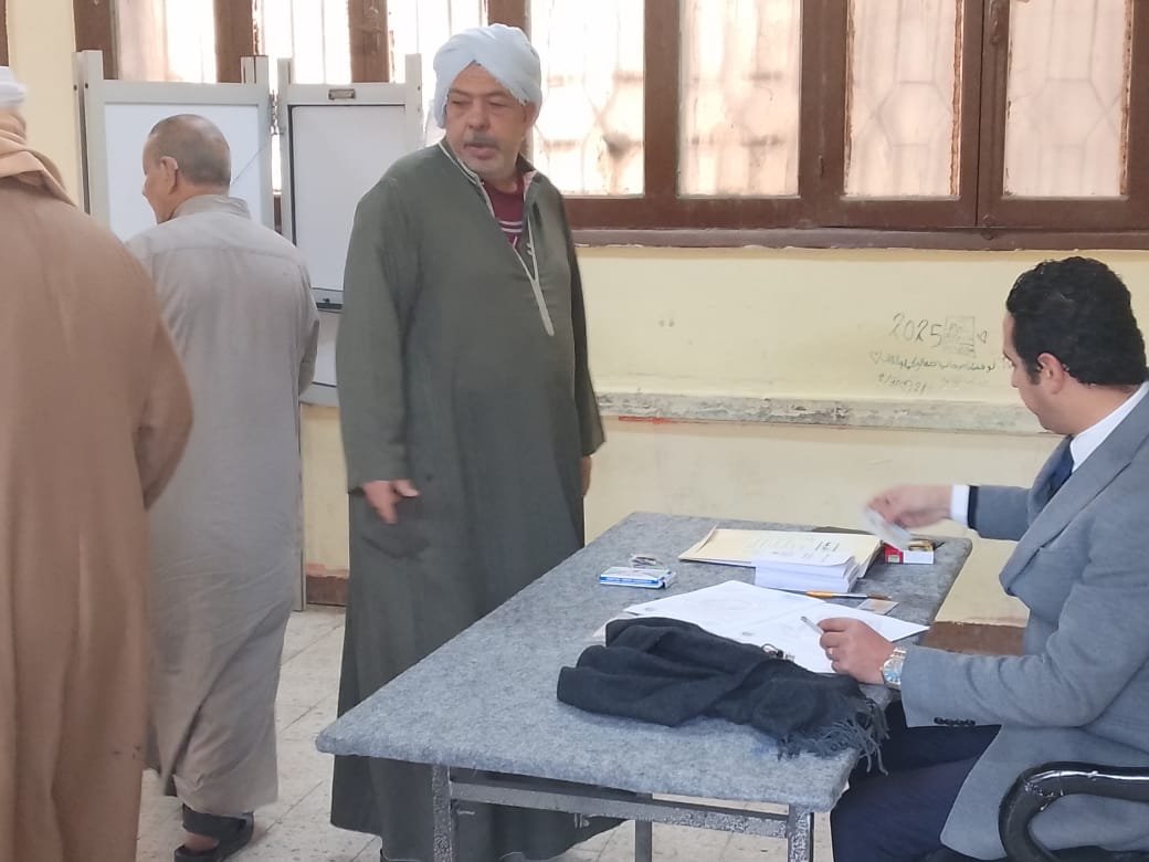 توافد مكثف للناخبين في الوراق وأوسيم توافد مكثف للناخبين في الوراق وأوسيم