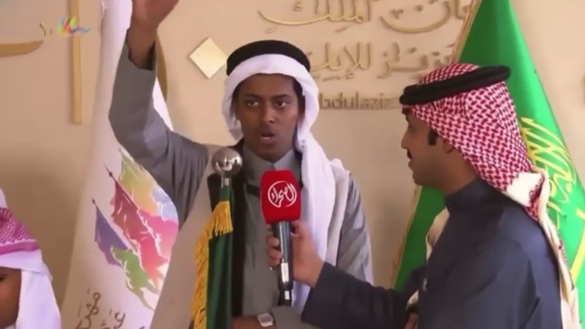 حصري: قعيد المجد يتصدق بجائزة مهرجان الملك عبدالعزيز عن الراحل أبو مرداع... شاهد اللحظة المؤثرة!