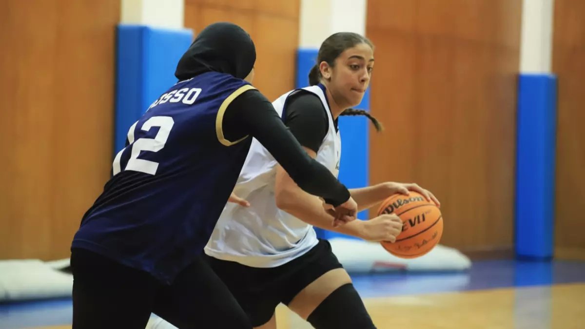 عاجل: الأهلي وسبورتنج يحطمان المنافسين بفارق 30 نقطة... نتائج مذهلة تشعل دوري السيدات!