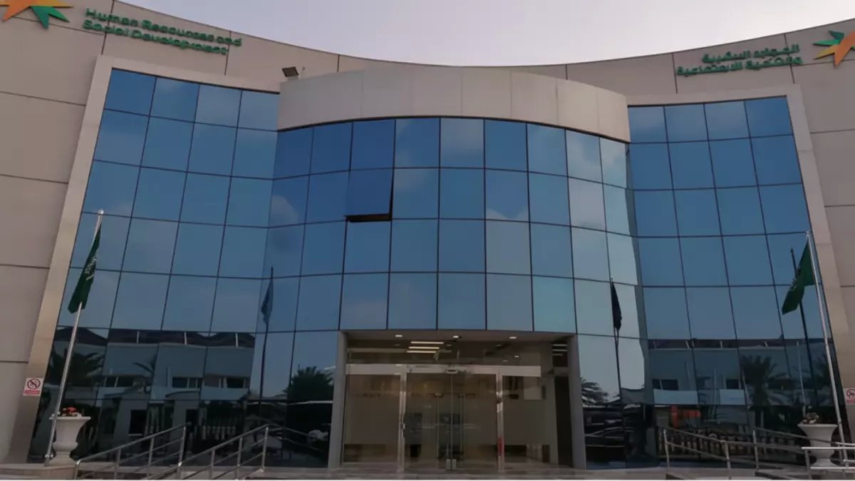 عاجل: الموارد البشرية تكشف الراتب السري الذي يحدد مصير توظيف السعوديين - 4000 ريال الخط الأحمر!