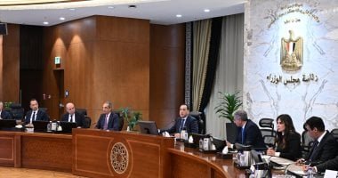 رئيس الوزراء يتابع تيسير الإجراءات وتسهيل دخول السائحين