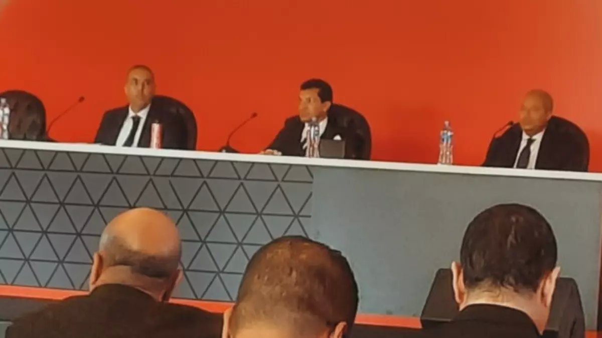 عاجل: كأس العالم الأصلي يصل القاهرة والسيسي يتسلمه في القصر الرئاسي - مصر الدولة الثانية عالمياً!