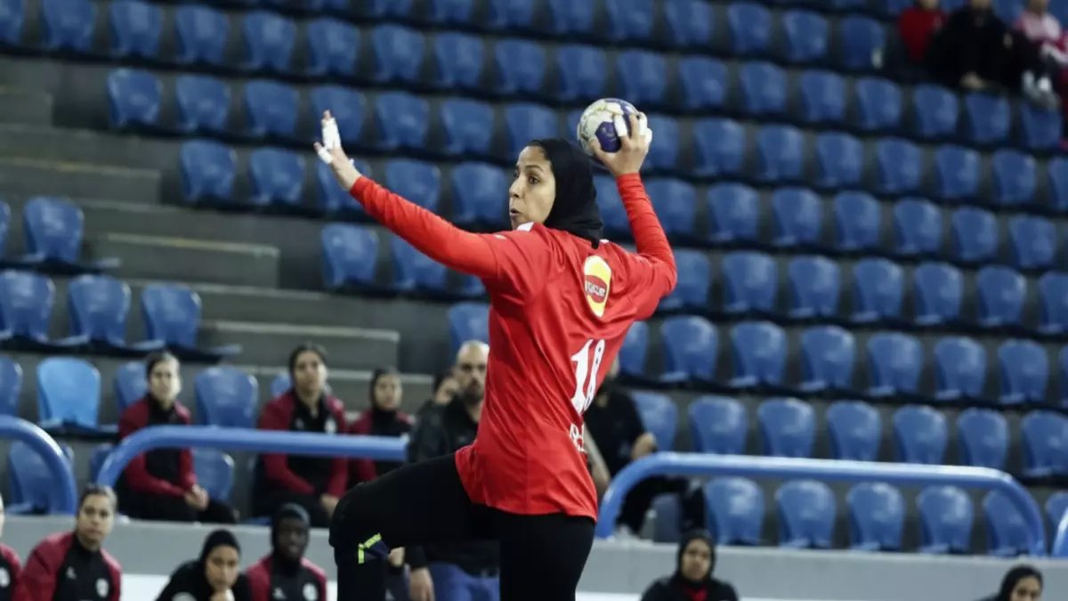 عاجل: الأهلي يسحق سموحة 40-25 ويحقق المعجزة... 7 انتصارات متتالية تقوده للصدارة!