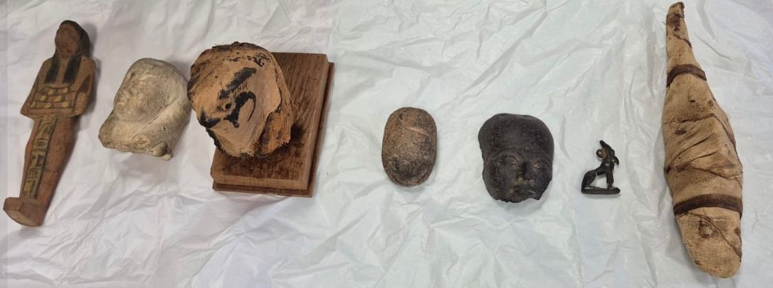 قطع أثرية مستردة