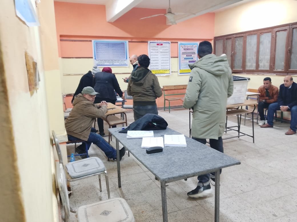 استمرار توافد الناخبين على صناديق الاقتراع في الوراق (3)
