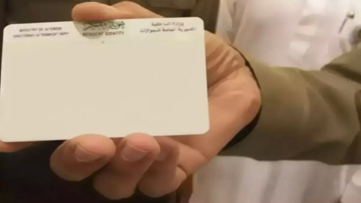 عاجل: السعودية تُنهي عذاب 13 مليون مقيم نهائياً... نظام ثوري يوفر 4 أيام كاملة كل 5 سنوات!