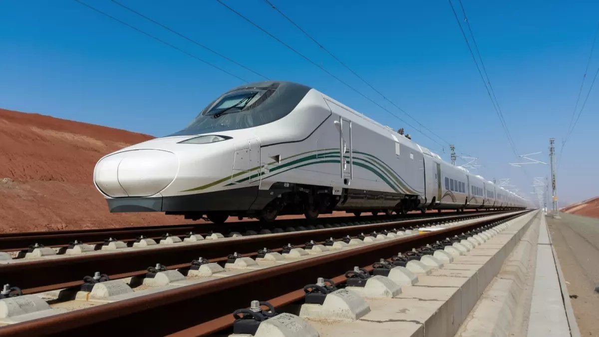 عاجل: قطار حلم الصحراء السعودي ينطلق 2026… فندق متحرك بـ 7 مليارات دولار يغير خريطة السياحة!