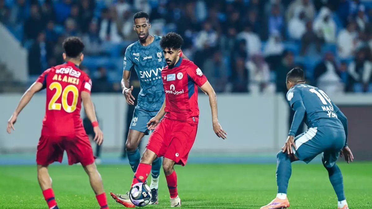 عاجل: الهلال يخطف الصدارة بثنائية تاريخية ضد ضمك... نونيز يقود العرس الأزرق للقمة!