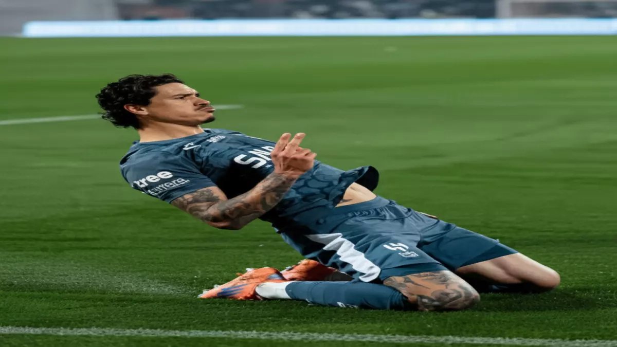 عاجل: الهلال يطيح بالنصر من الصدارة لأول مرة هذا الموسم... ديربي ناري ينتظر الزعيمين!