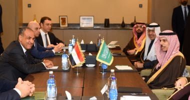 وزير الخارجية يؤكد لنظيره السعودى أهمية التوصل لتسوية سياسية شاملة عبر حوار يمني–يمني