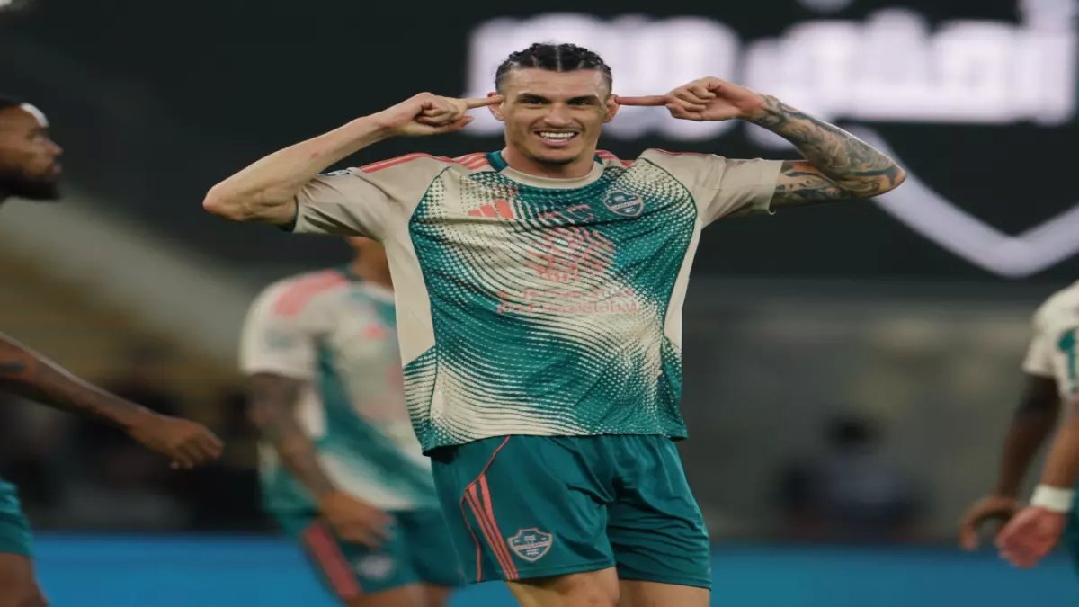 عاجل: لجنة الانضباط تصدم نجوم الدوري السعودي بعقوبات مالية مضاعفة… وإيقاف صادم لنجم الأخدود!