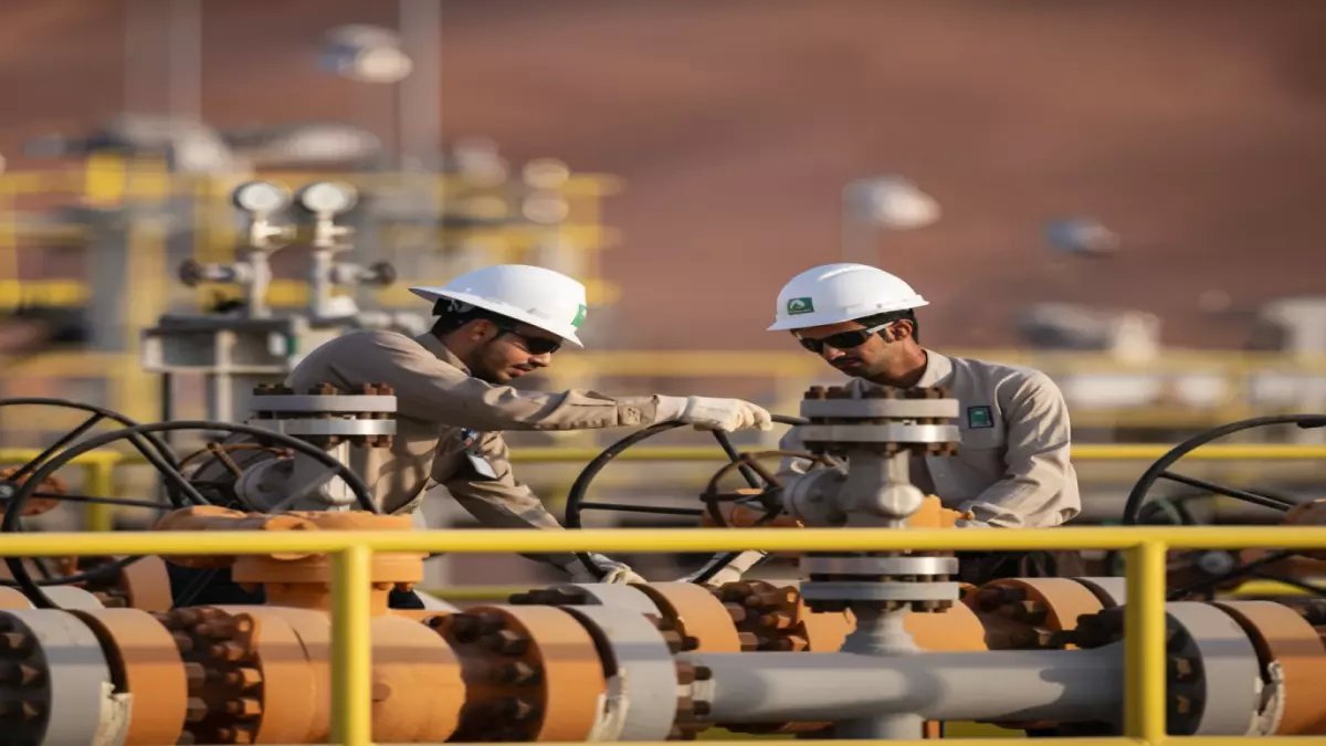 عاجل: أرامكو تصدم 14 شركة سعودية بقرار رفع أسعار الوقود... المراعي تخسر 70 مليون ريال!