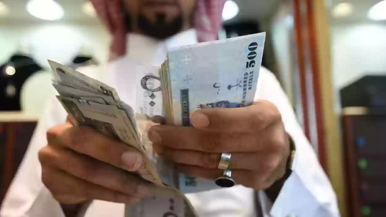 هل الديوان الملكي يعطي فلوس؟ وكيف ارسل طلب للديوان الملكي وكم تاخذ المعاملة قبل الموافقة؟