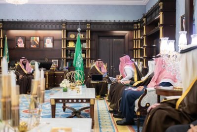 أمير الباحة يطلق مجموعة من المشروعات الجديدة لهيئة الهلال الأحمر السعودي في المنطقة