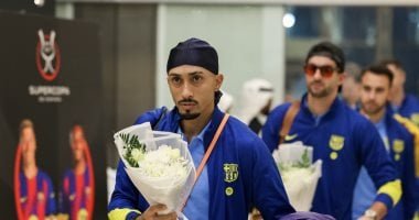 برشلونة يصل السعودية استعدادا للسوبر.. صور