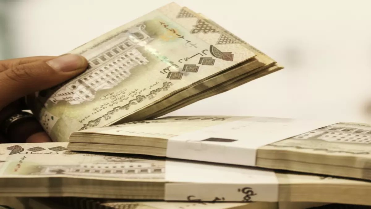 مؤسسة أمريكية تكشف سراً صادماً.. المركز الأمريكي للعدالة يفضح توقف رواتب يمنية منذ يوليو لمساعدة الأسر