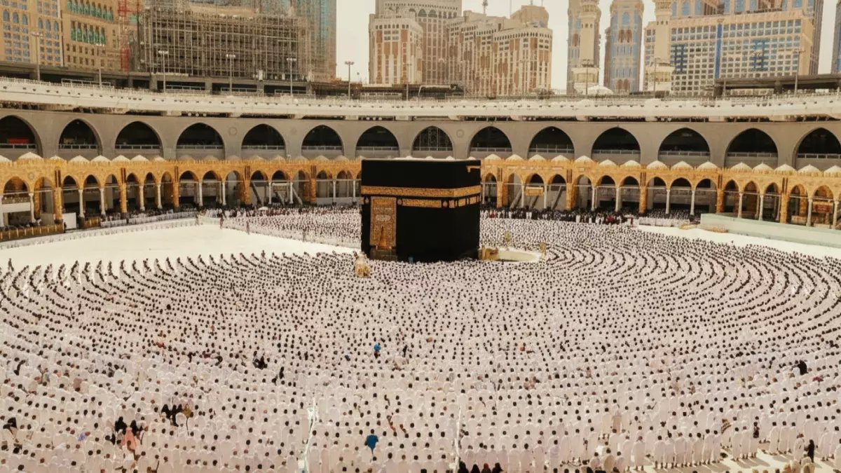 عاجل: السعودية تصدم المعتمرين بقرار جديد… تقليص صلاحية تأشيرة العمرة من 3 أشهر إلى 30 يوماً فقط!