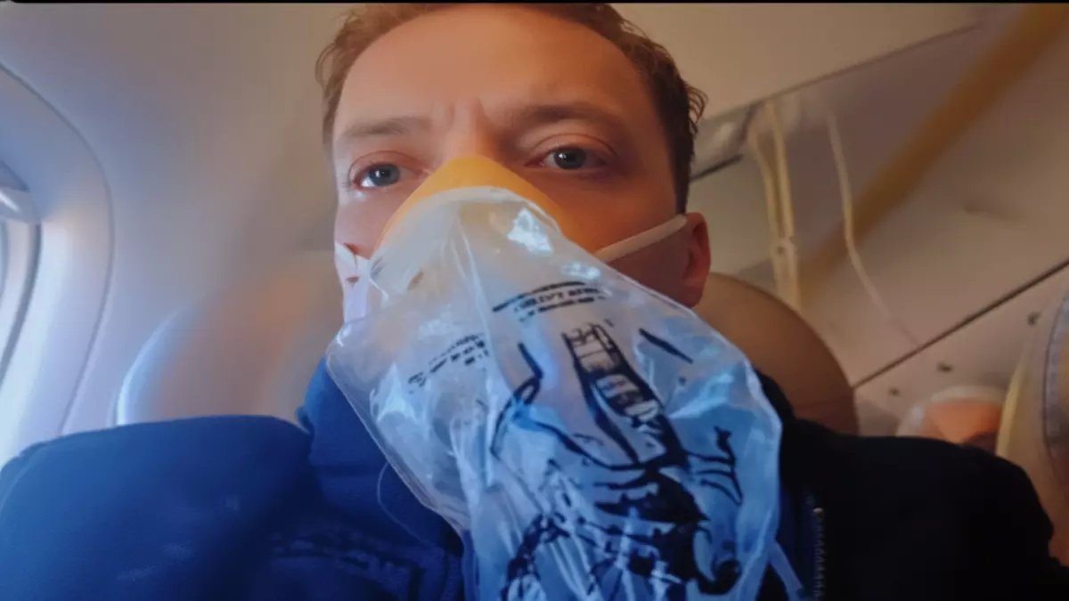 لحظات رعب فوق السحاب: طارق الشيخ ينجو من كارثة جوية… أقنعة الأكسجين وصافرات الإنذار!