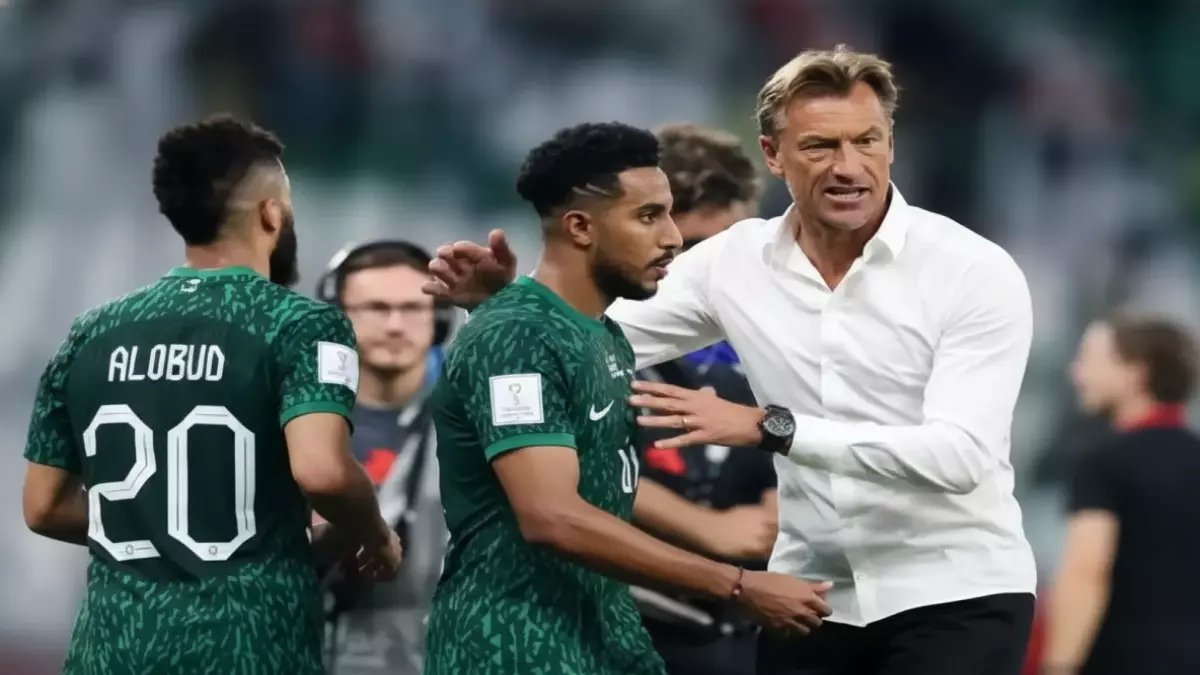 قرار مفاجئ من رينارد يثير الجدل.. والحقيقة وراء عزل سالم الدوسري تكشف استراتيجية تكتيكية محكمة