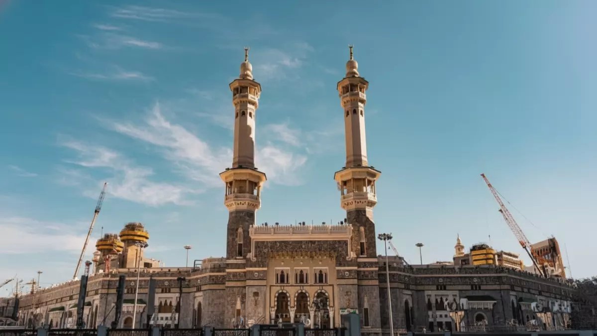 عاجل: انطلاق التسجيل العقاري التاريخي في الحرمين الشريفين... هل تملك عقاراً في هذه الأحياء؟