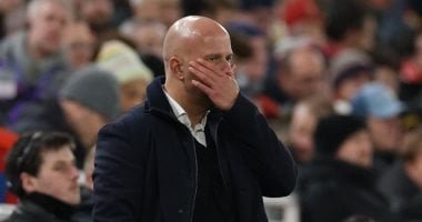 سلوت يواجه شبح الإقالة من تدريب ليفربول