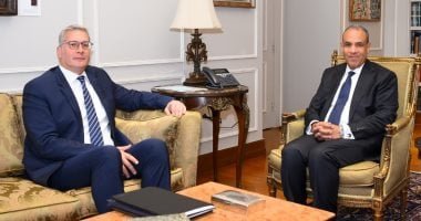 وزير الخارجية يبحث وزير البترول والثروة المعدنية تنويع مصادر الطاقة