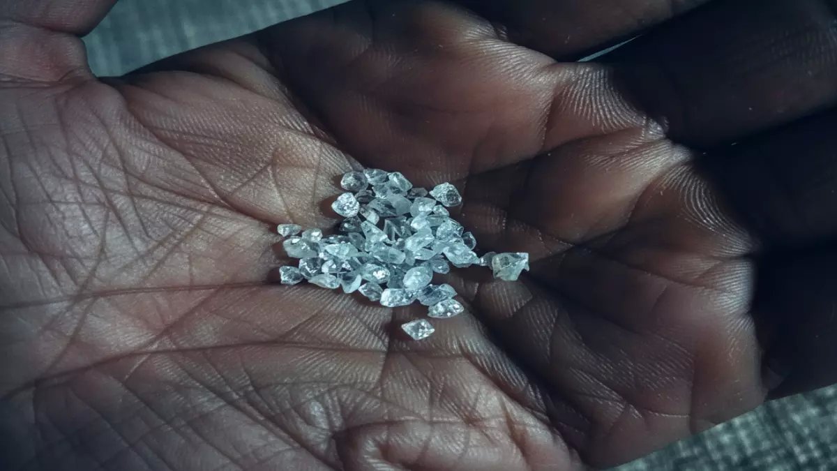 عاجل: اليمن على أعتاب ثورة اقتصادية.. اكتشاف 8 مواقع للألماس يحول 3 محافظات لأثرى مناطق الشرق الأوسط!