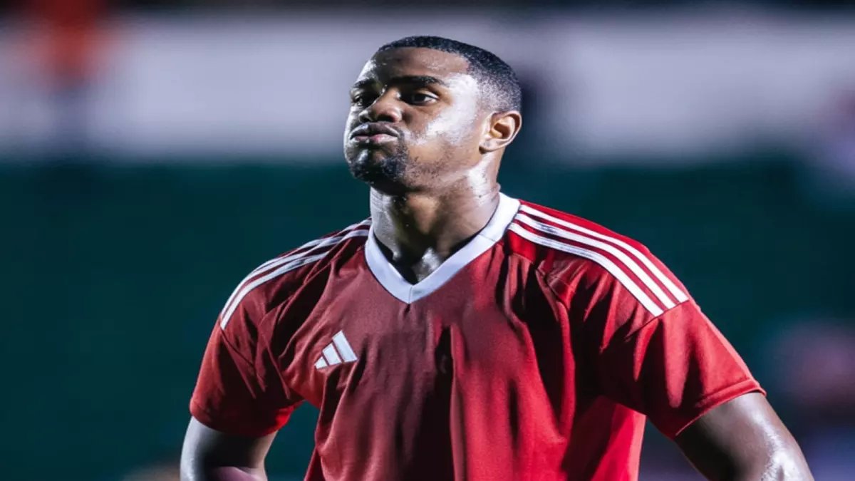 عاجل: البرازيلي الشاب الذي سيغير وجه الأهلي… ريكاردو ماثياس يصل جدة في صفقة مثيرة!