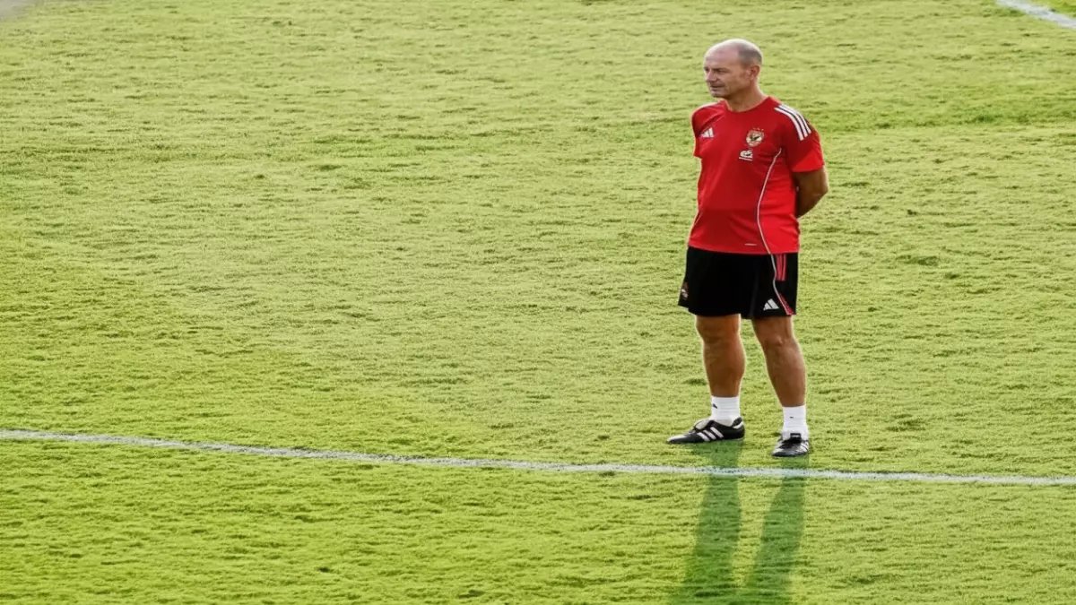 عاجل: توروب يطلب من الأهلي ضم عمرو الجزار فوراً... أزمة الدفاع تدفع الإدارة للتحرك!