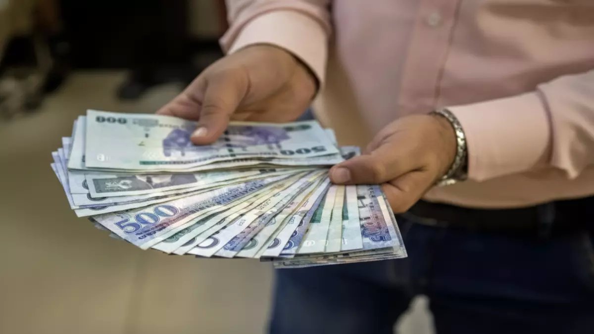 عاجل: أسعار العملات اليوم تصدم المتداولين… الكويتي يحطم الأرقام بـ 12.20 ريال والمصري ينهار!