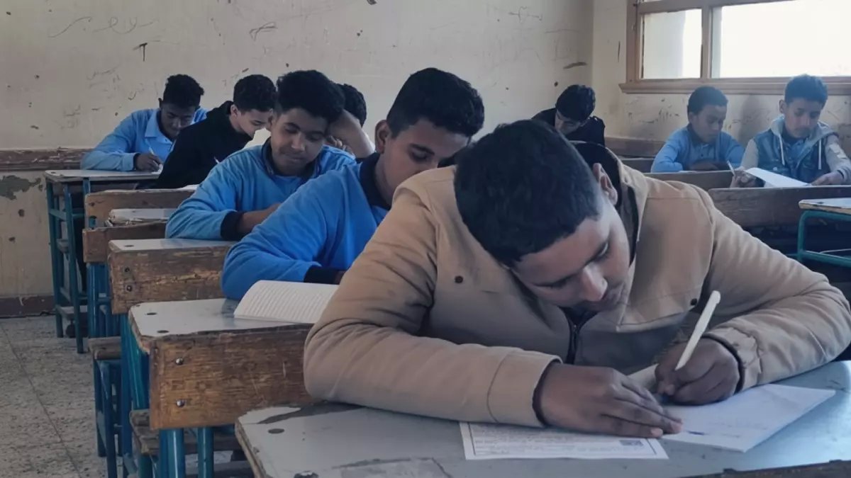 عاجل: تعليم القاهرة تطلق مراجعة إنجليزي مجانية للشهادة الإعدادية - الطلاب وأولياء الأمور في سباق ضد الوقت!