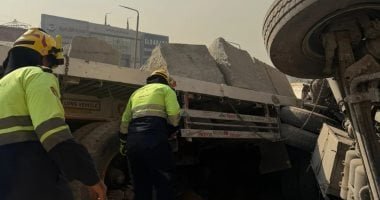 معاينة حادث شق التعبان يسفر عن تهشم 7 سيارات ومصرع 2 وإصابة 3 آخرين