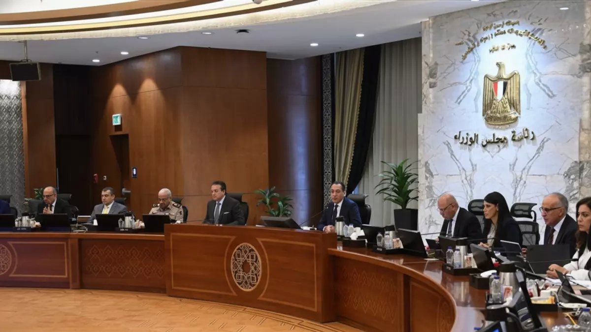 عاجل: مؤتمر رئاسي ينقذ مصر من أزمة الديون... قرارات صادمة ورؤية 2030 ستغير كل شيء!