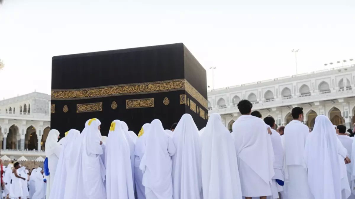 عاجل: 40 ألف جنيه فقط للعمرة في شعبان… لكن هناك صدمة لمن يريد زيارة الروضة!