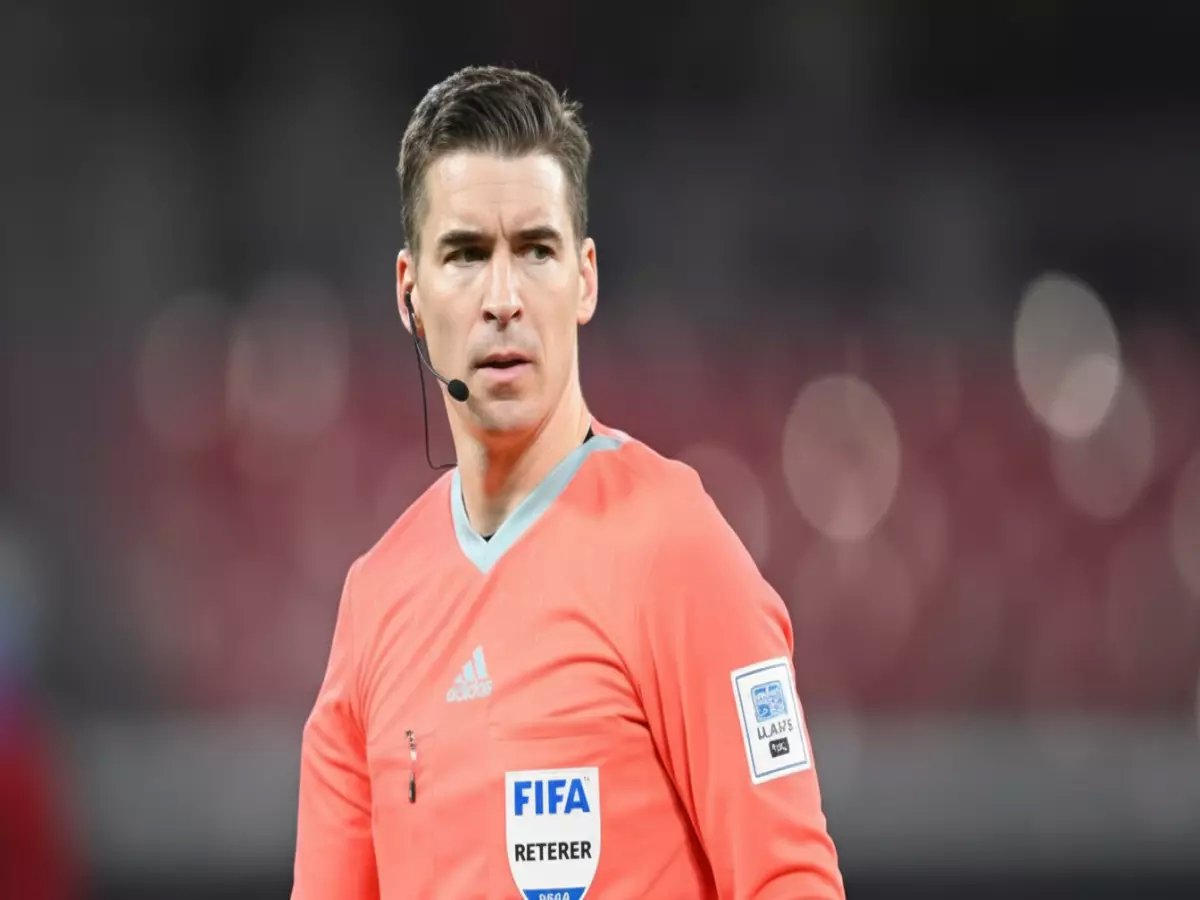  الحكم الذي أدار نهائي يورو 2024 يقود أول ديربي له في السعودية... قرار مفاجئ من الهلال!