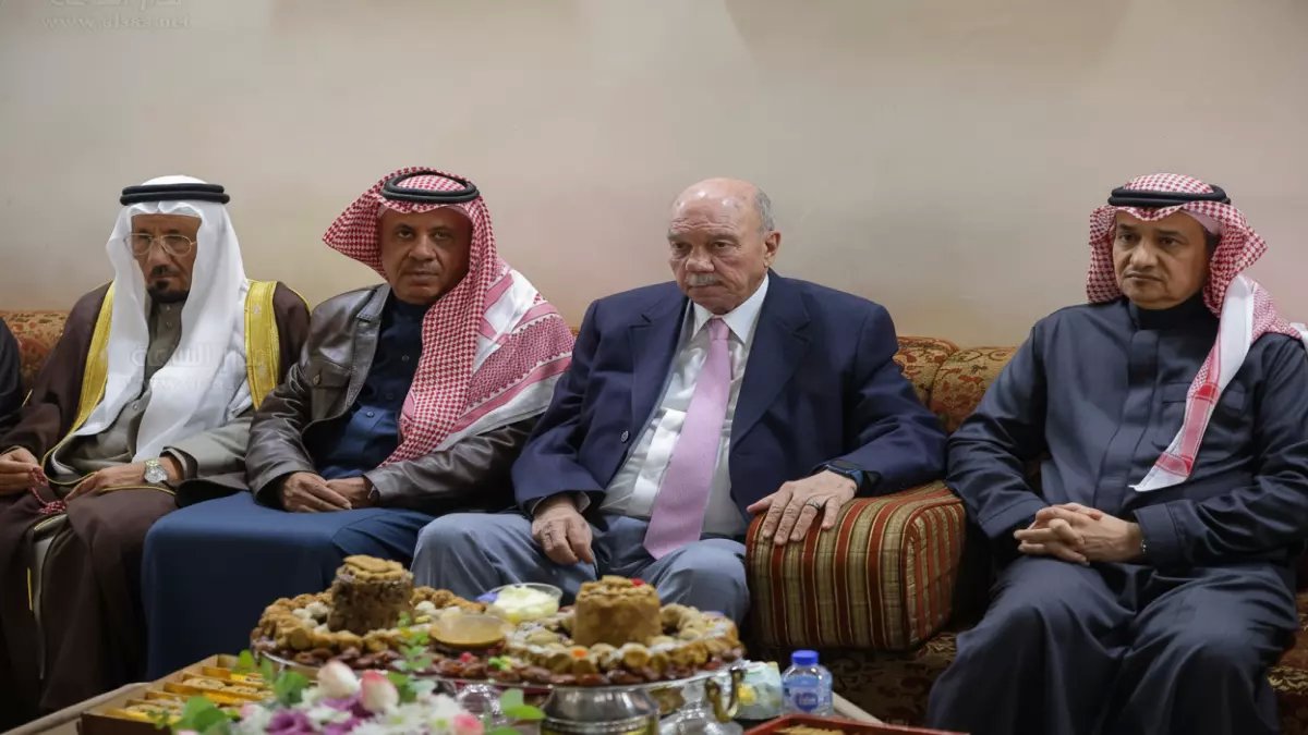 عاجل: لقاء ملكي تاريخي يجمع الأميران آل سعود والفايز في عشاء سري... صور حصرية تكشف التفاصيل!