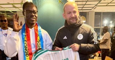الاتحاد الجزائري يكرم مشجع الكونغو المعروف بالتمثال البشرى