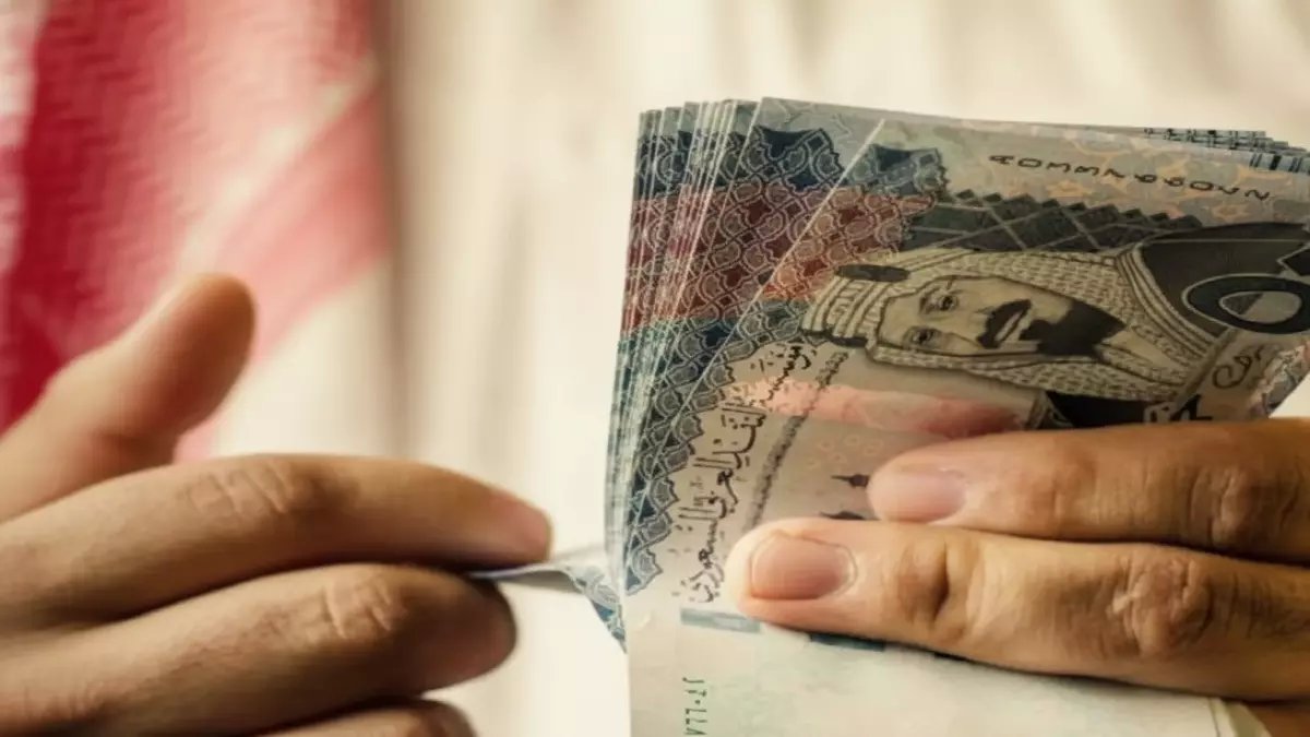 عاجل: البنك المركزي اليمني يحسم المعركة ضد المضاربين.. تسعيرة جديدة للريال السعودي وتهديد بسحب التراخيص!