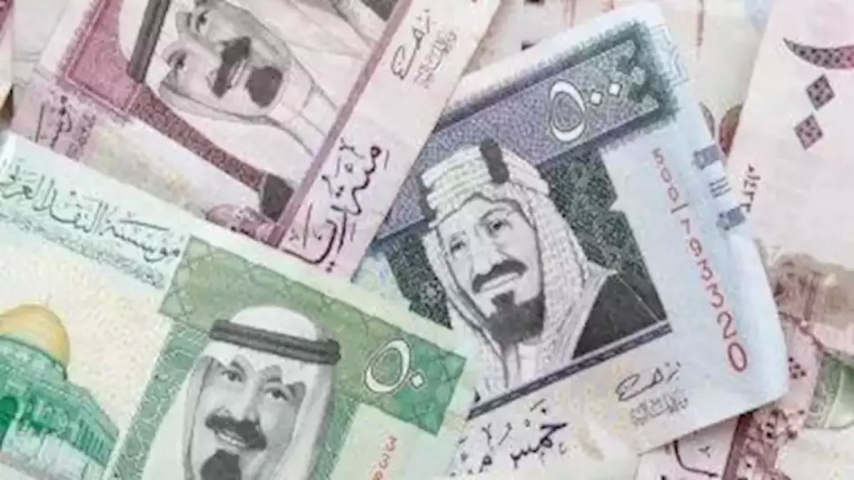 عاجل: الريال السعودي يحير المصريين اليوم... أسعار صادمة في 25 بنك والفروق تصل لـ 4 جنيهات!